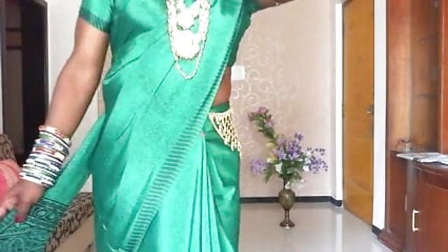Officer reccomend saree wearing styles