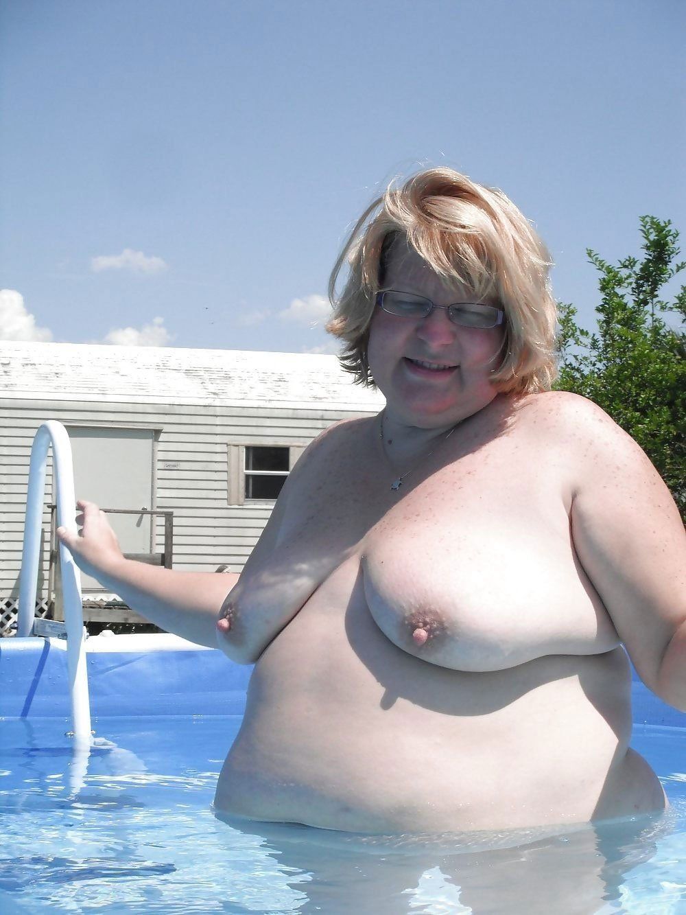 Fat nude girl in pool
