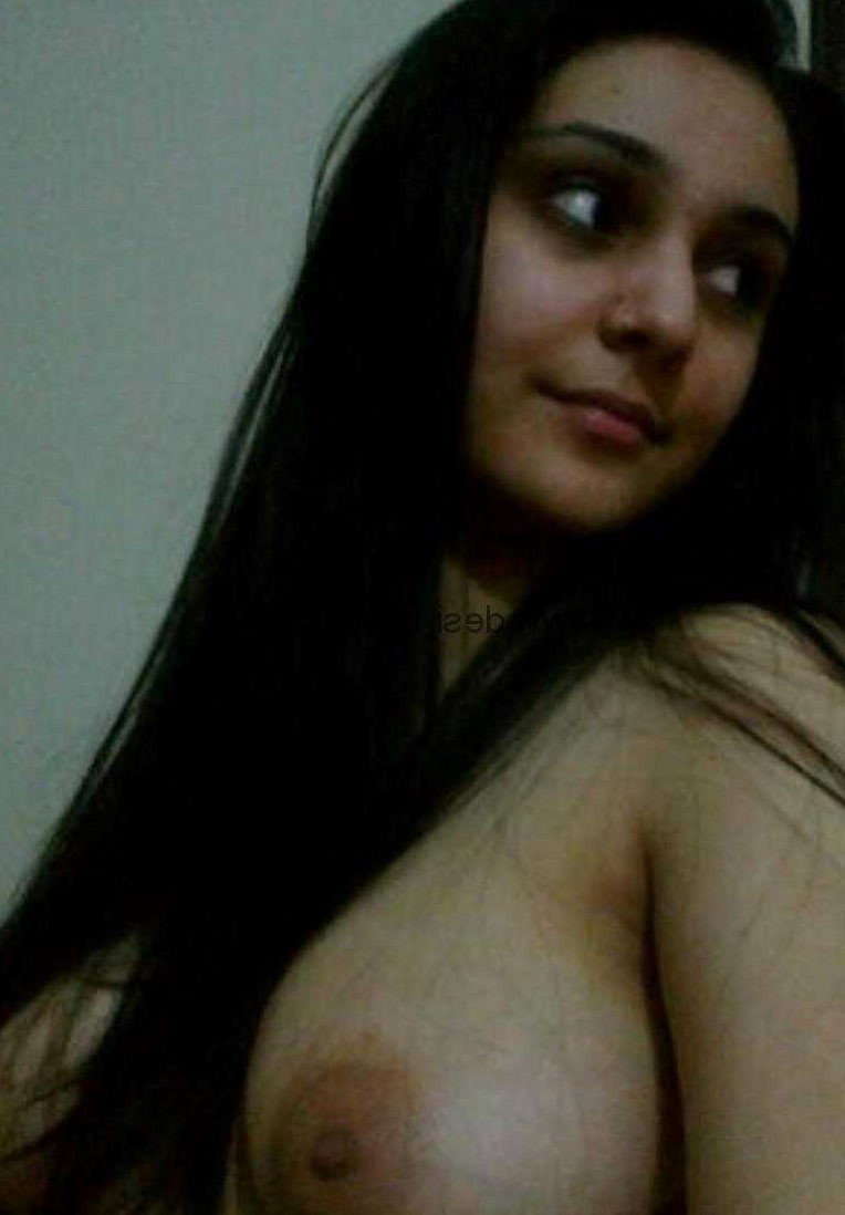 Robin H. reccomend indian amateur college babe juicy tits