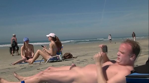 Beach blowjob and amateur fuck