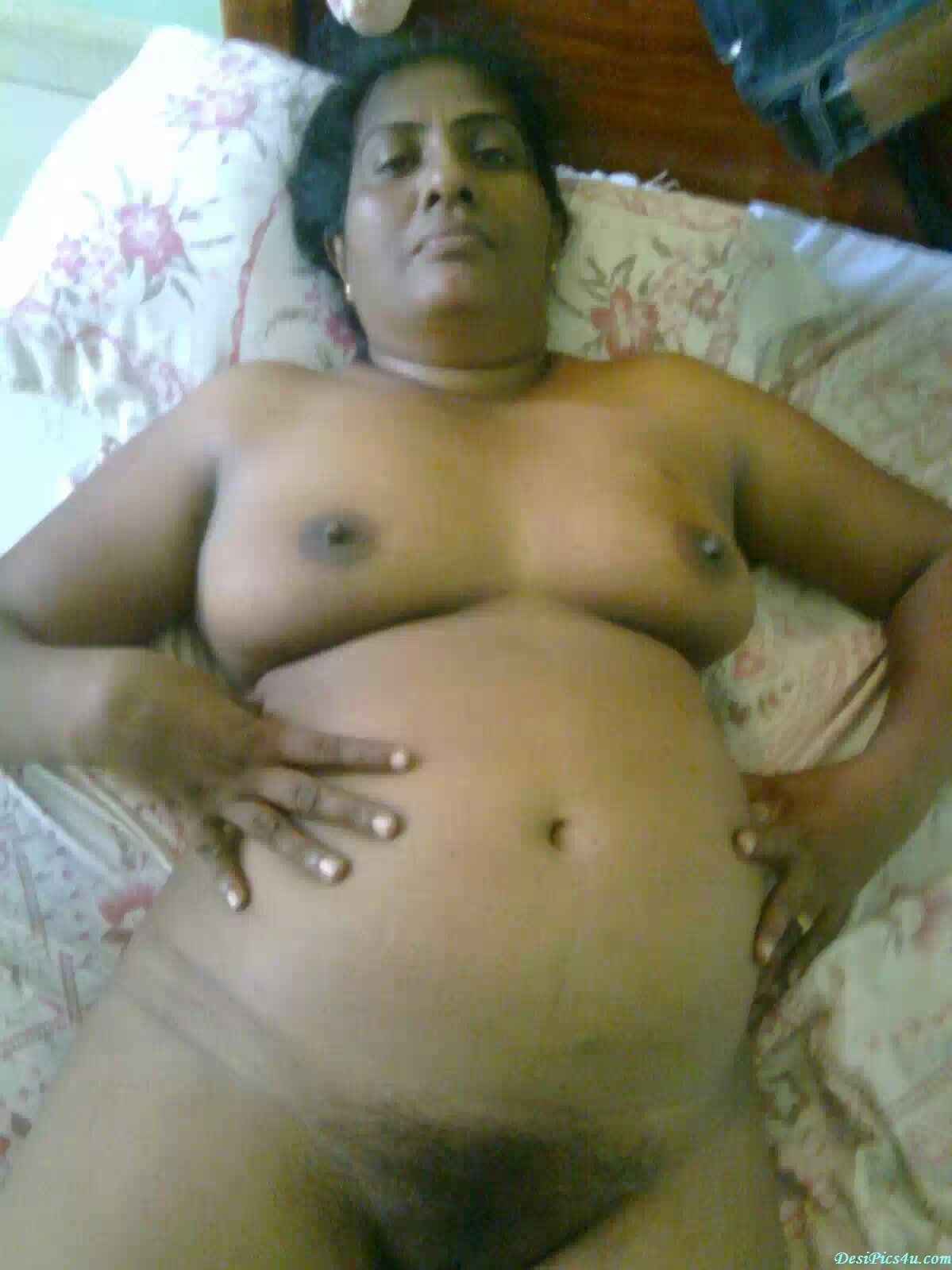 Indian old women fat pussy