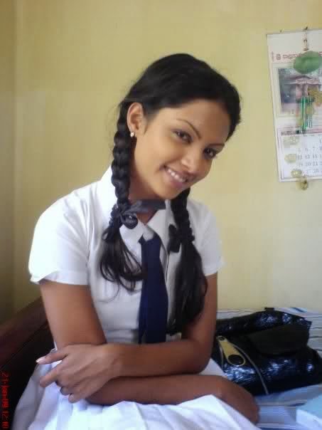 Lankan school girl active sexy